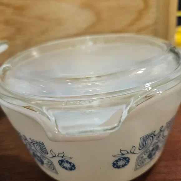 Pyrex Casserole Dish - Picture 4 of 7